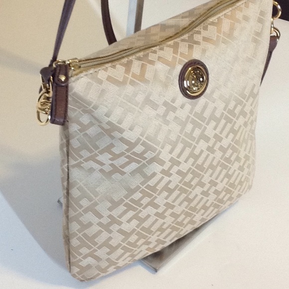 Tommy Hilfiger Crossbody Beige Handbag - Picture 3 of 10